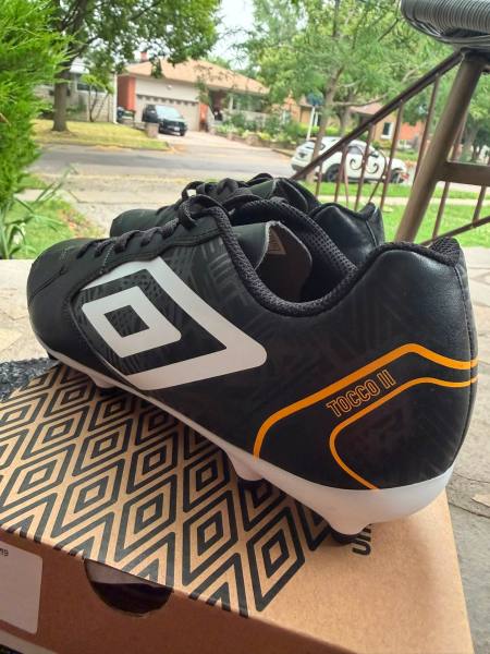 Kopaqka Umbro Tocco II – Nr. 42.5 EU – të reja