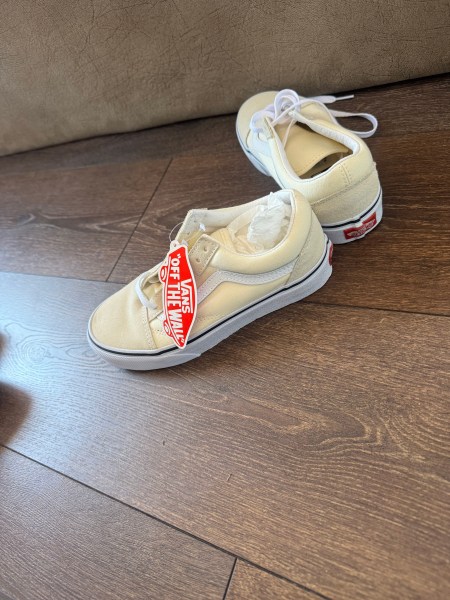 Atlete Vans Old Skool krem/bardhë – EU 34.5 – të reja